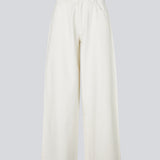 Wide-leg jeans in white cotton denim. Princessmd pants have a high waist with elastic and front and back pockets. The model is 175 cm and wears a size S/36.

Style the pants with matching jacket: princessmd short jacket

Material:
100% Cotton