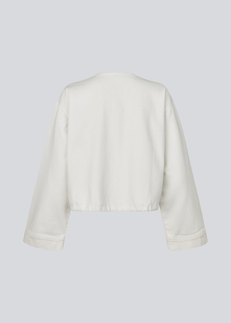 Denim jacket in white with an oversized fit. Princessmd short jacket has long wide sleeves, a round neckline, and adjustable elastic at the bottom. The model is 175 cm and wears a size S/36.


Style the jacket with matching pants in the same color: princessmd pants


Material:
100% Cotton