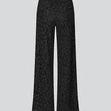 Elastic black trousers with wide legs. The Ricardomd pants are sleek with a metallic floral pattern – ideal for both everyday and festive occasions.