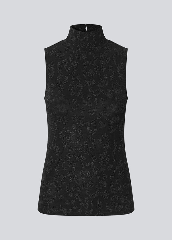 Sleeveless top with high neck. The Ricardomd top features a metallic floral pattern and a classic silhouette – perfect for both everyday wear and parties.
