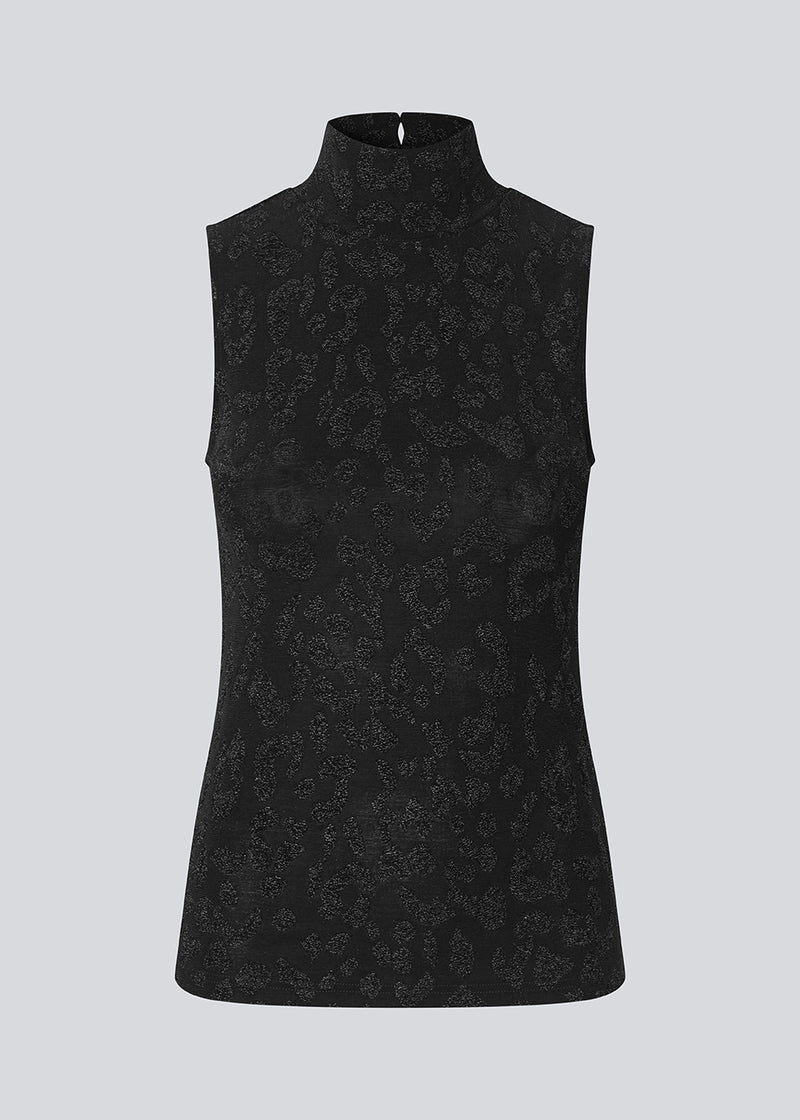 Sleeveless top with high neck. The Ricardomd top features a metallic floral pattern and a classic silhouette – perfect for both everyday wear and parties.