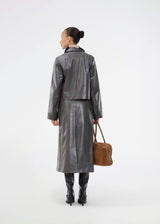 Short jacket in shiny faux leather. The Ridgemd jacket has wide sleeves, a collar, and button closure – a modern twist on a classic design.