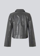 Short jacket in shiny faux leather. The Ridgemd jacket has wide sleeves, a collar, and button closure – a modern twist on a classic design.