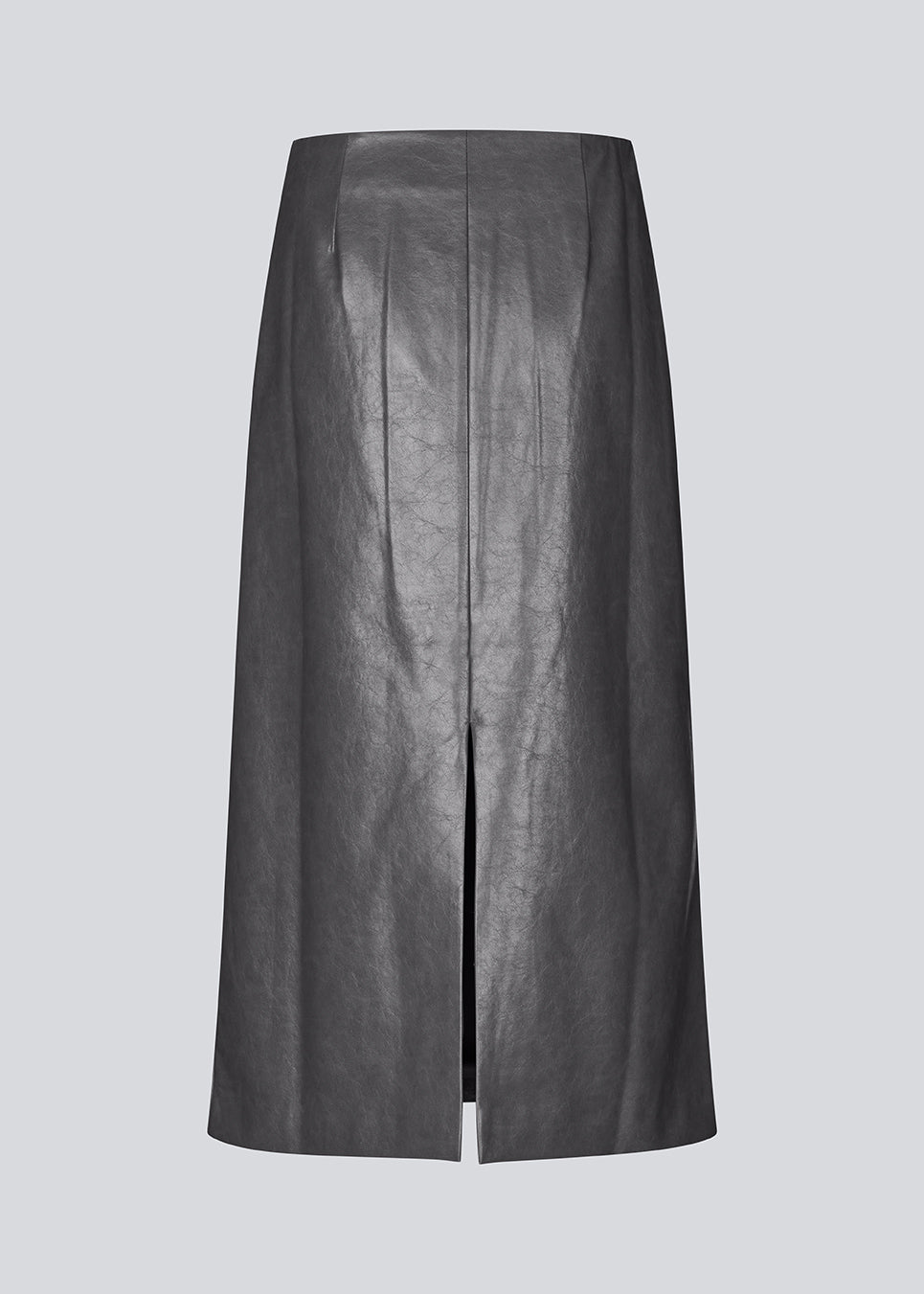 Skirt in shiny faux leather. The Ridgemd skirt has a high waist and a back slit – perfect for a bold yet feminine look.