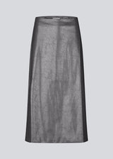 Skirt in shiny faux leather. The Ridgemd skirt has a high waist and a back slit – perfect for a bold yet feminine look.