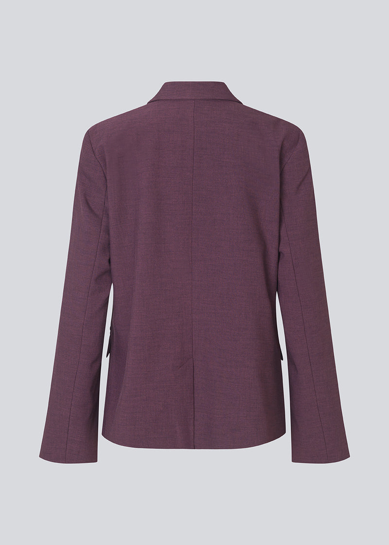 Purple classic blazer with elegant design. The Ripleymd blazer has two front pockets and an asymmetric button closure – a refined and modern take on the classic blazer.
