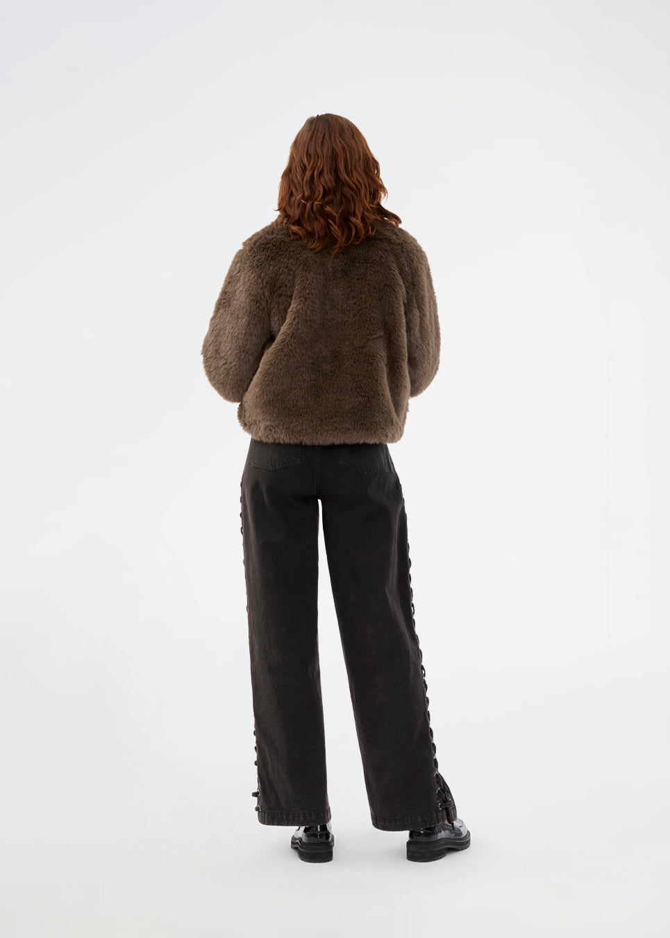 Light black/grey Jeans with wide legs. The Riyamd pants feature a high waist and decorative details along the legs – giving them a cool and edgy look.
