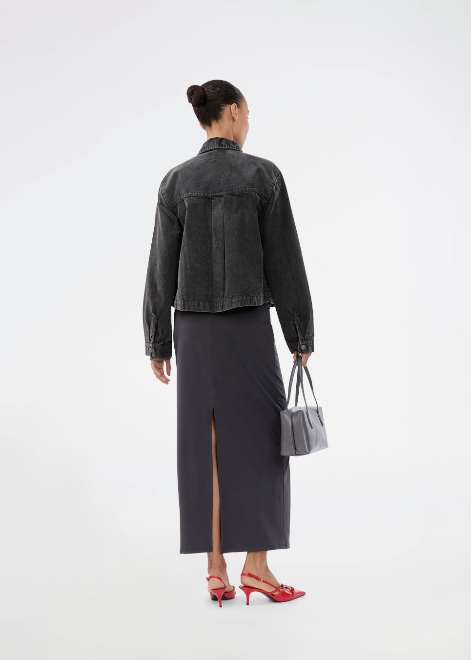 Short denim shirt. The Riyamd shirt features chest pockets and a button closure – a cool and edgy take on the classic denim shirt.