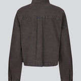 Short denim shirt. The Riyamd shirt features chest pockets and a button closure – a cool and edgy take on the classic denim shirt.
