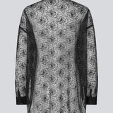 Oversized shirt in sheer material. The Roccomd long shirt features a classic collar and button closure with beautifully stitched rose embroidery – feminine and stylish with a modern silhouette.