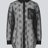 Oversized shirt in sheer material. The Roccomd long shirt features a classic collar and button closure with beautifully stitched rose embroidery – feminine and stylish with a modern silhouette.