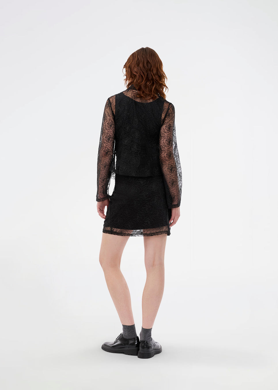 Black fitted shirt in sheer material. The Roccomd shirt features a classic collar and button closure with beautifully stitched rose embroidery – both feminine and stylish.
