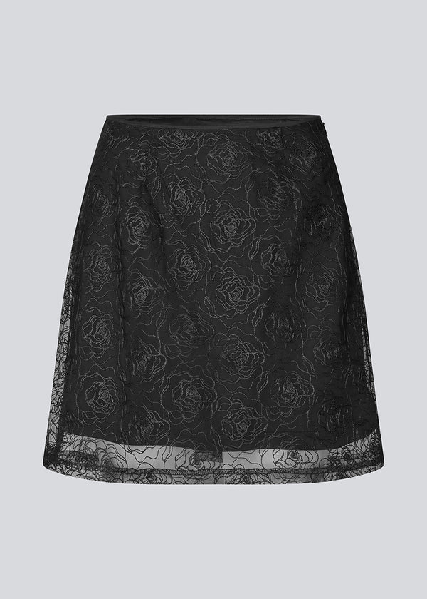 Short A-line skirt. The Roccomd skirt features a concealed side zipper, full lining, and beautifully stitched rose embroidery – perfect for both everyday wear and festive occasions.
