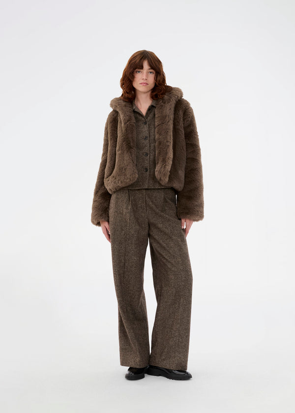 Wool trousers with wide legs. The Rockymd pants have a high waist, front pleats, and side pockets – a structured, classic pants with a timeless feel.