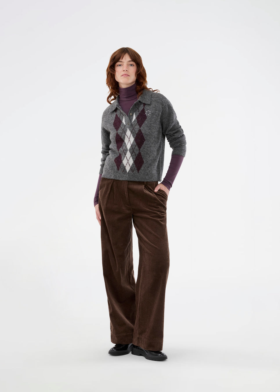 Polo inspired knit with long sleeves. The Roganmd polo knit features a harlequin pattern and an embroidered chest logo – giving it a classic and playful look.