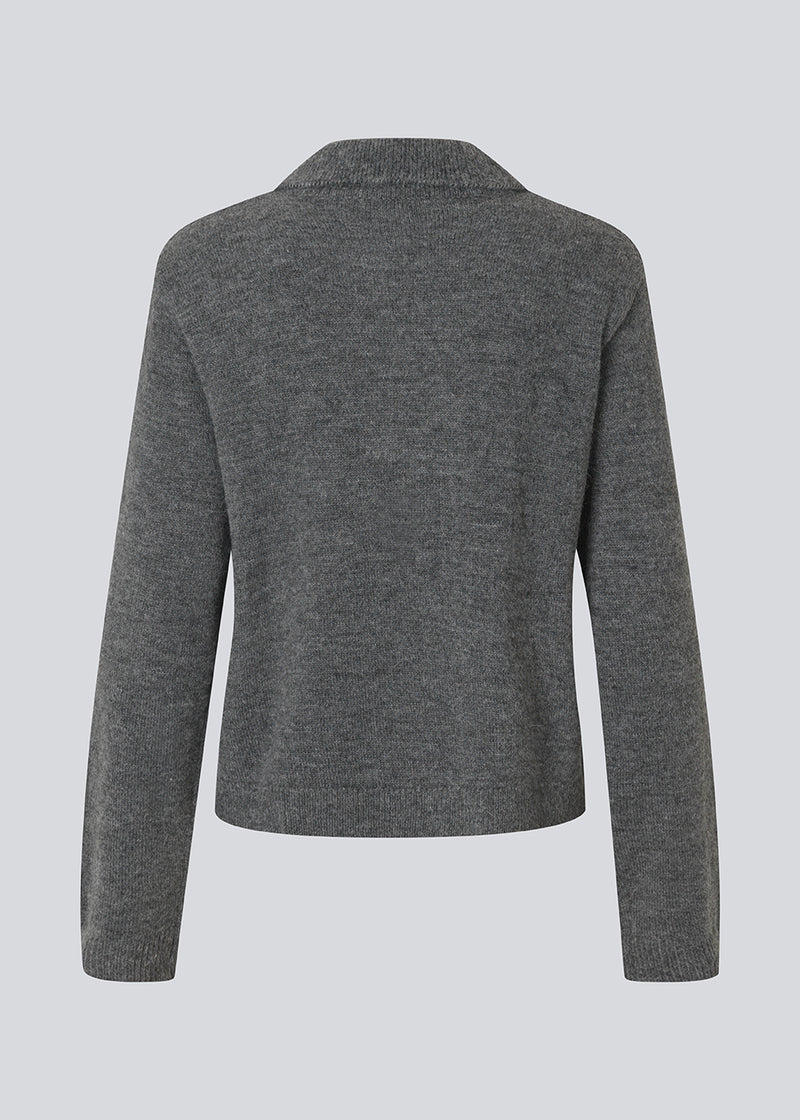 Polo inspired knit with long sleeves. The Roganmd polo knit features a harlequin pattern and an embroidered chest logo – giving it a classic and playful look.