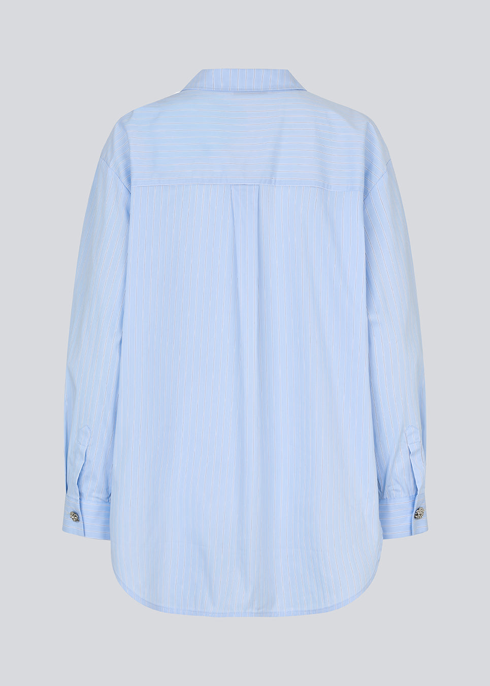 Long striped cotton shirt. The Rowanmd shirt features a classic collar and beautiful decorative buttons – giving it a feminine yet cool look.