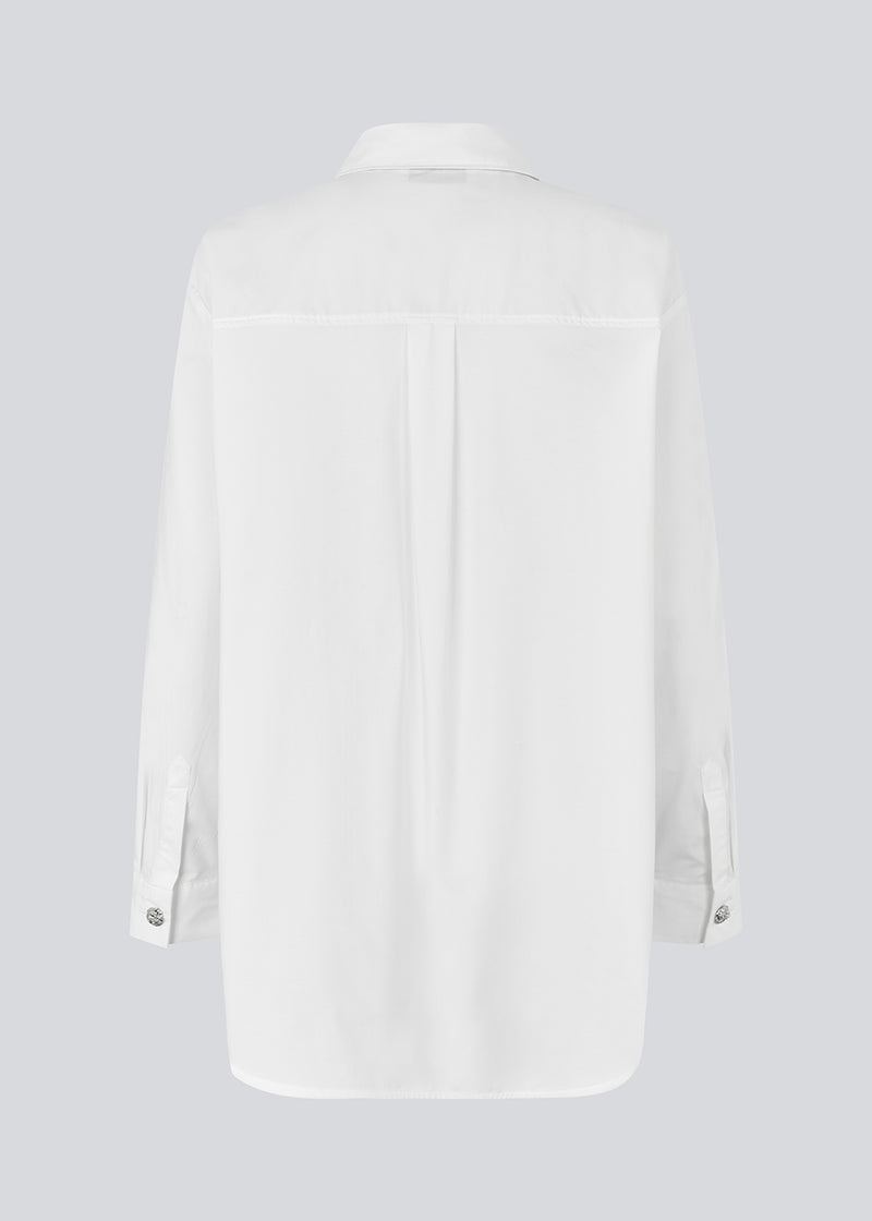 Long cotton shirt. The Rowanmd shirt features a classic collar and beautiful decorative buttons – giving it a feminine yet cool appearance.