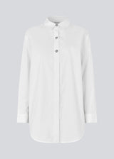Long cotton shirt. The Rowanmd shirt features a classic collar and beautiful decorative buttons – giving it a feminine yet cool appearance.
