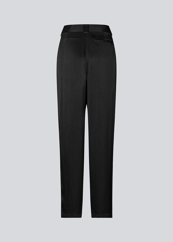 Satin trousers with tie belt. The Royalmd pants feature straight legs and a timeless silhouette – easy to style for any occasion.
