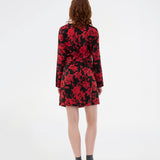 Long sleeved dress in a beautiful rose print. The Ruthiemd dress is knee length and made from recycled polyester – timeless, feminine, and elegant.