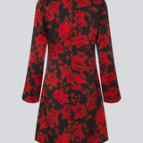 Long sleeved dress in a beautiful rose print. The Ruthiemd dress is knee length and made from recycled polyester – timeless, feminine, and elegant.