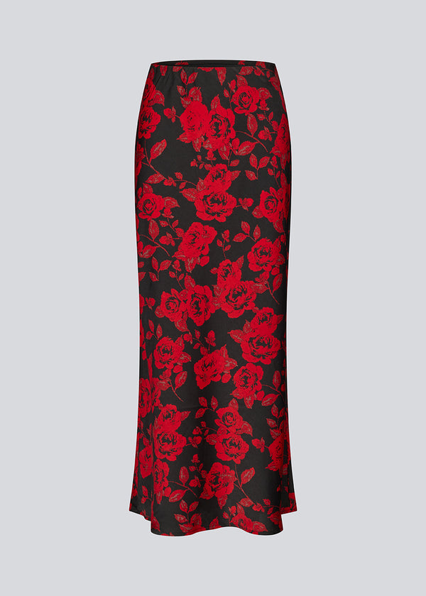 Long skirt in a beautiful rose print. The Ruthiemd skirt features an elastic waistband and is made from recycled polyester – a classic and elegant style.