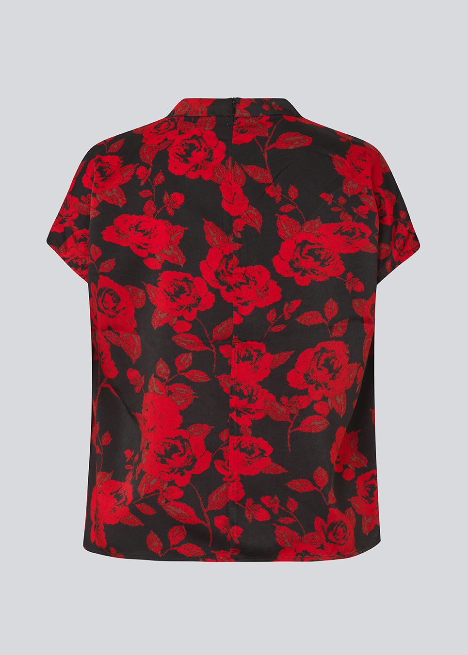 Short sleeved top in a beautiful rose print. The Ruthiemd print SS top features a high neckline, hidden back zipper, and is made from recycled polyester – effortlessly elegant.