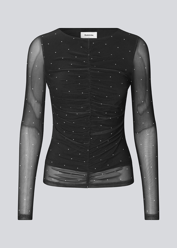 Long-sleeved mesh top with polka dots. The Samalamd print top has a scrunch detail on the front and a sewn-on undershirt for a non-see-through look. Made from 92% recycled polyester. Perfect for both everyday and special occasions.