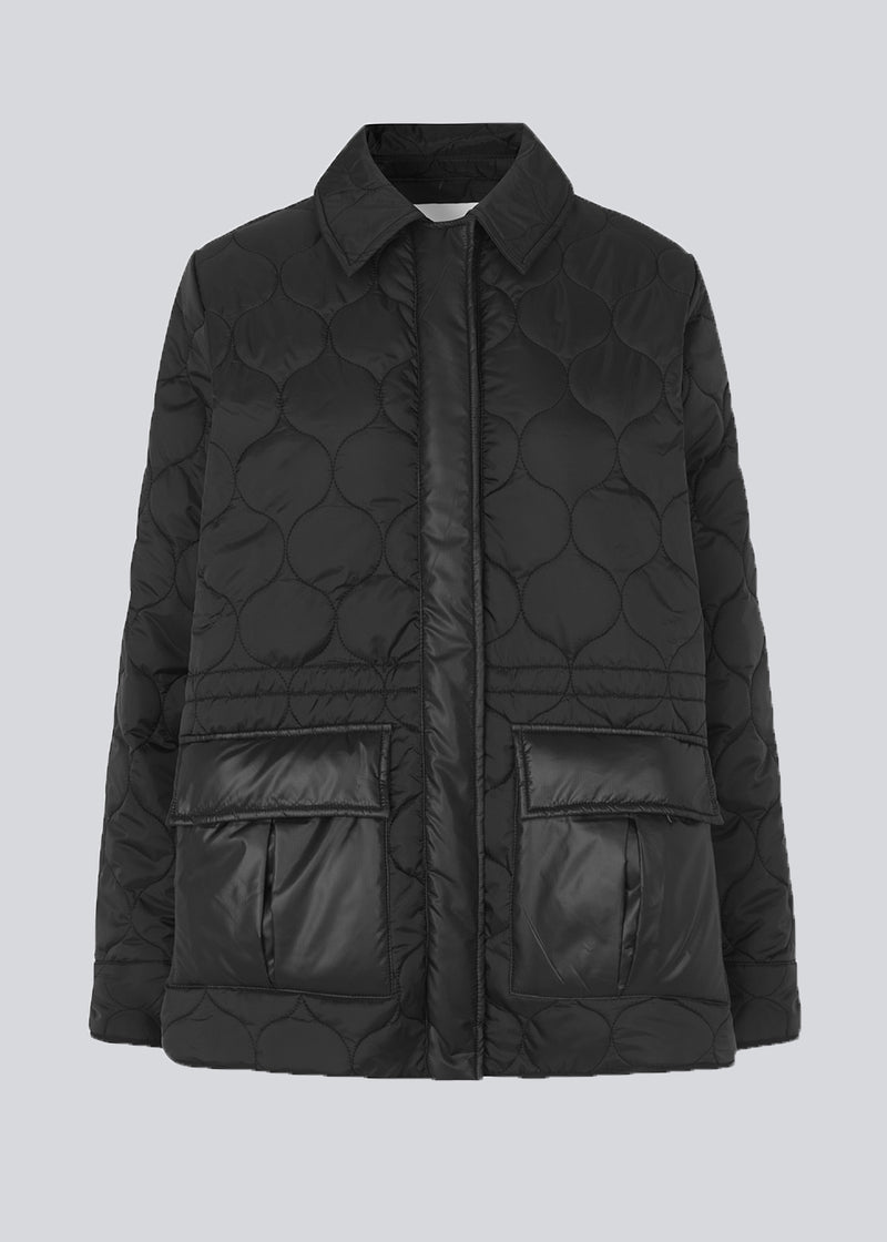 Padded jacket in a quilted, recycled nylon with press-studs down the front, two large flap pockets in a contrasting material, and a rounded hem. SamuelMD jacket has a roomy fit.