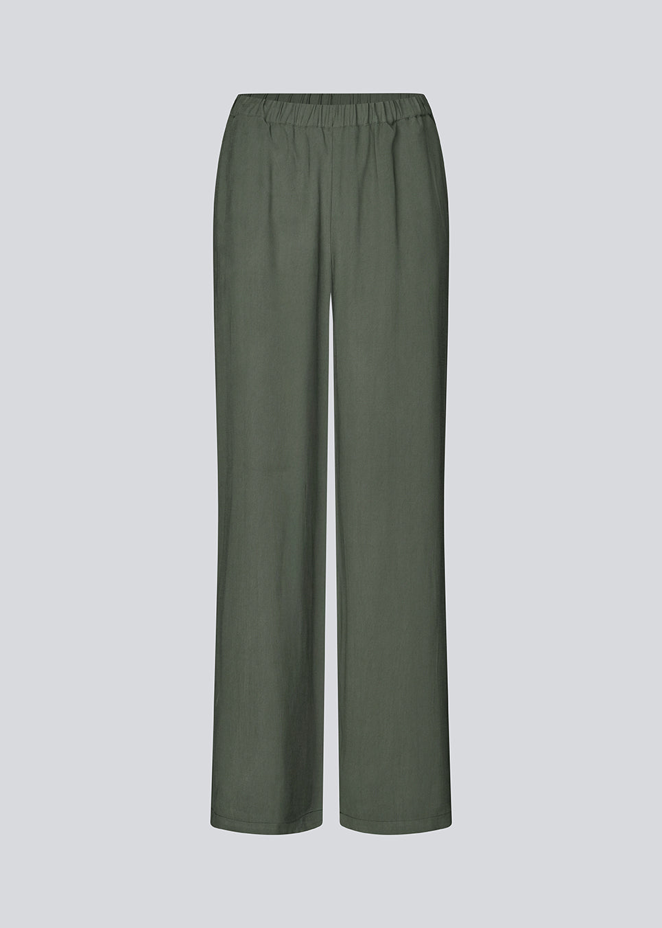 Loose everyday trousers in mos green. Sebastianmd pants have an elastic waist for a perfect fit and a casual look that can easily be styled up with an elegant, printed shirt or top. Your new go-to trousers for both everyday and special occasions.