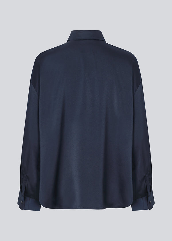 Shirt with relaxed fit. The Sheltonmd Shirt features a timeless design and an elegant look, made from recycled polyester.