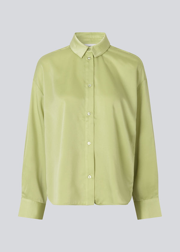 Shirt in light green with relaxed fit. The Sheltonmd Shirt features a timeless design and an elegant look, made from recycled polyester.