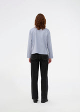 Checkered shirt with a loose fit. The Shepardmd shirt has a collar, chest pocket and hidden button closure. It stops at the hip and gives a cool look with jeans. The shirt has cool details on the side with buttons.