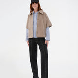 Short-sleeved cape jacket in beige/brown in a soft wool blend. The Siljamd cape has a collar, pockets, and nice brown buttons. Perfect layering over a knit for an elegant, seasonal look.