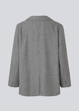 Grey blazer in wool blend. The Simonmd blazer has a collar, long sleeves and two spacious pockets. It closes with a simple, visible button and is perfect as a transitional jacket or as a warm layer over a t-shirt during the winter months.