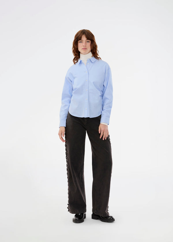 Classic fitted shirt. The Siobanmd shirt has ruched side details, long sleeves, and a button closure – elegant and versatile.