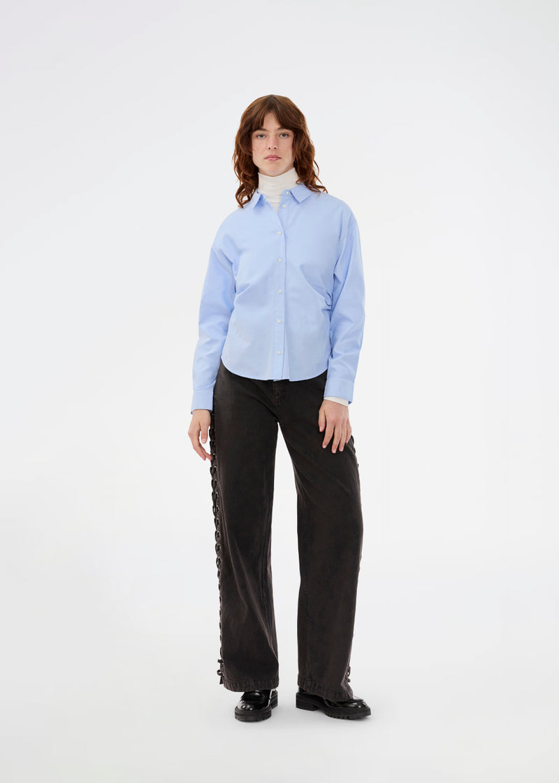 Classic fitted shirt. The Siobanmd shirt has ruched side details, long sleeves, and a button closure – elegant and versatile.