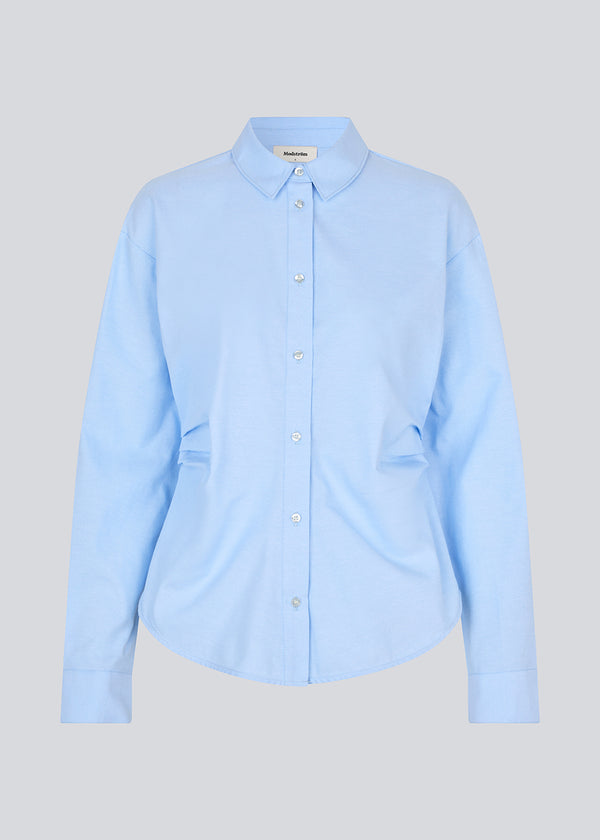 Classic fitted shirt. The Siobanmd shirt has ruched side details, long sleeves, and a button closure – elegant and versatile.