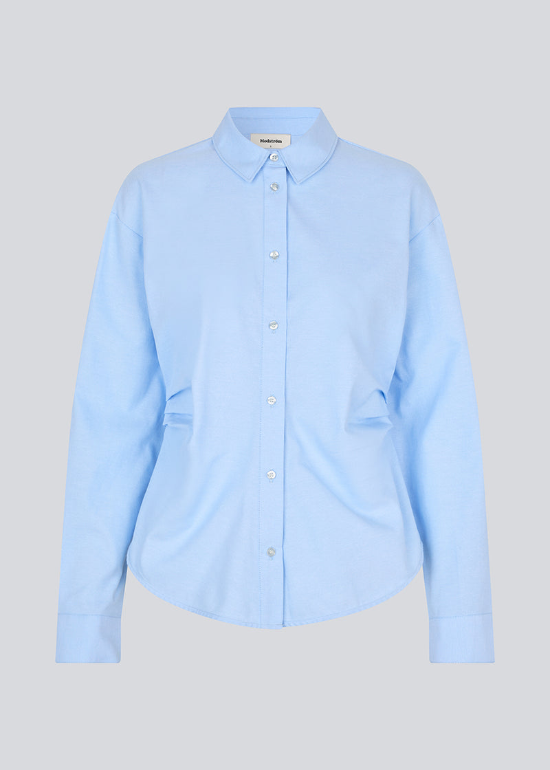 Classic fitted shirt. The Siobanmd shirt has ruched side details, long sleeves, and a button closure – elegant and versatile.