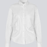 Modern white shirt with a feminine look. The Siobanmd shirt has classic details such as collar, button closure and long sleeves. Gathering at the waist creates a beautiful, feminine silhouette. Made of 58% organic cotton.