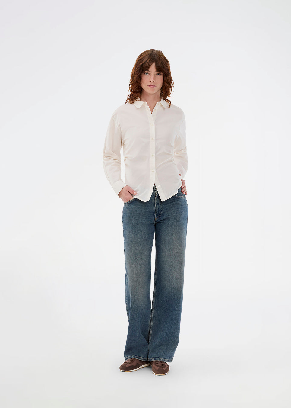 Cool basic jeans in vintage blue wash. Solangemd jeans have wide legs, belt loops, a hidden zipper closure and spacious pockets at the front and back. A versatile must-have with a raw and stylish look.