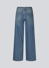 Cool basic jeans in vintage blue wash. Solangemd jeans have wide legs, belt loops, a hidden zipper closure and spacious pockets at the front and back. A versatile must-have with a raw and stylish look.