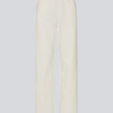 Classic straight-leg jeans in cotton denim. SolangeMD solid jeans feature classic details such as a high waist, zip fly, belt loops, and front and back pockets. A timeless and versatile denim choice that combines comfort with a modern cut.