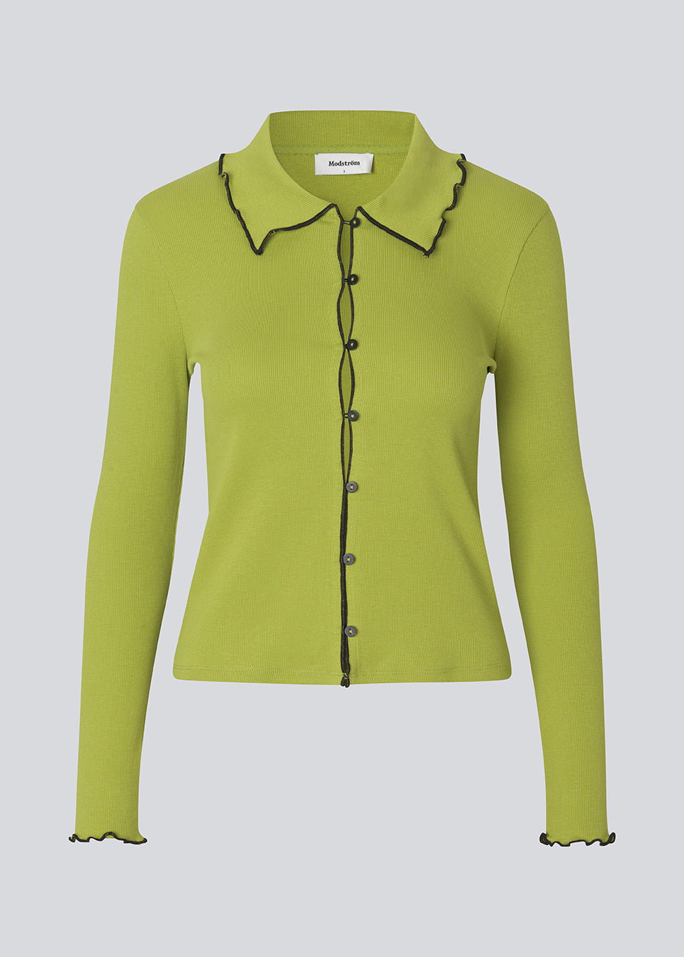 Flattering green long-sleeved top in 96% organic cotton with stylish contrast stitching. Soleimd top has a classic collar and a modern, minimalist look.