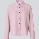 Nice pink shirt with pockets, collar, long sleeves and button closure. The Sarahmd Shirt has slits in the sides and a light, feminine look.