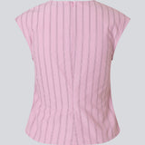 Form-fitting feminine top with rose print, ruched details, short sleeves and V-neckline. The Starleemd Top combines elegance and comfort with a modern flattering cut.

