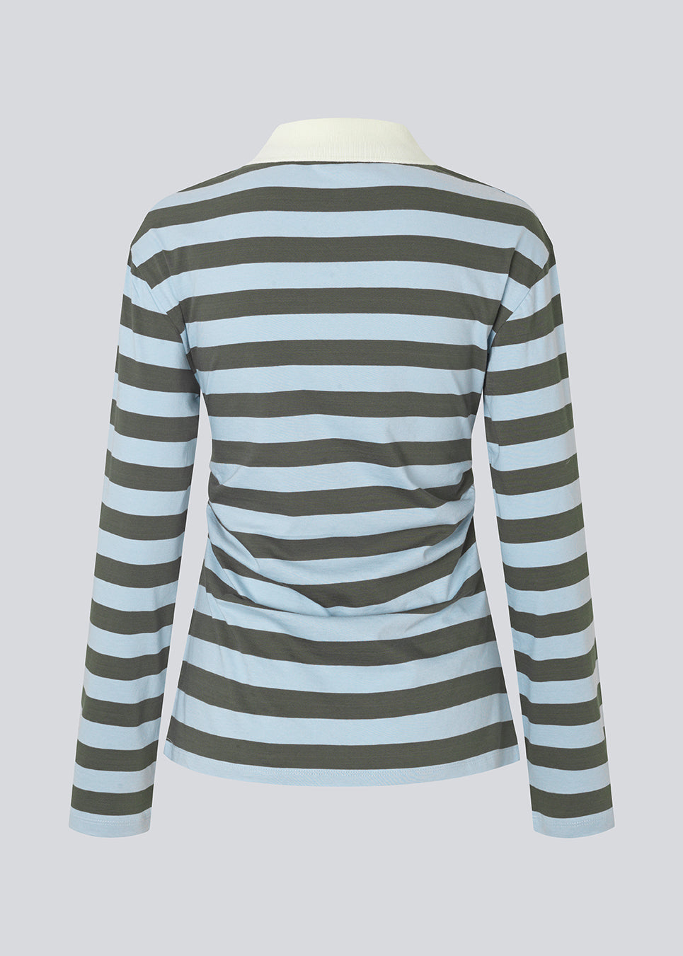 Form-fitting polo with thick blue and green stripes and a chest logo. The Stetsonmd polo has a collar, long sleeves and button closure at the chest. A stylish polo shirt that stands out and lifts both suit trousers and jeans to a sharp look.