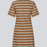 Short-sleeve polo dress with stripes. The StetsonMD Polo Dress is fitted and short with wide sleeves. It features a collar, buttons, and a subtle chest logo, creating a sporty and stylish look.