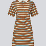 Short-sleeve polo dress with stripes. The StetsonMD Polo Dress is fitted and short with wide sleeves. It features a collar, buttons, and a subtle chest logo, creating a sporty and stylish look.